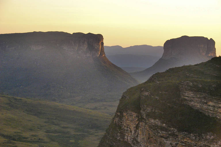 Chapada Diamantina é uma região de serras, protegida pelo Parque Nacional da Chapada Diamantina, no centro do estado da Bahia