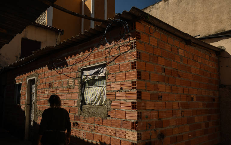 Moradores de ocupação na antiga cracolândia aguardam moradia definitiva