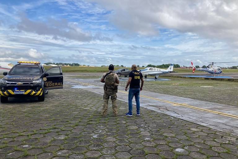 A PF (Polícia Federal) prendeu na manhã deste sábado (27) um homem suspeito de tentar transportar 290 quilos de skunk em um avião a partir do aeroporto internacional de Belém. 