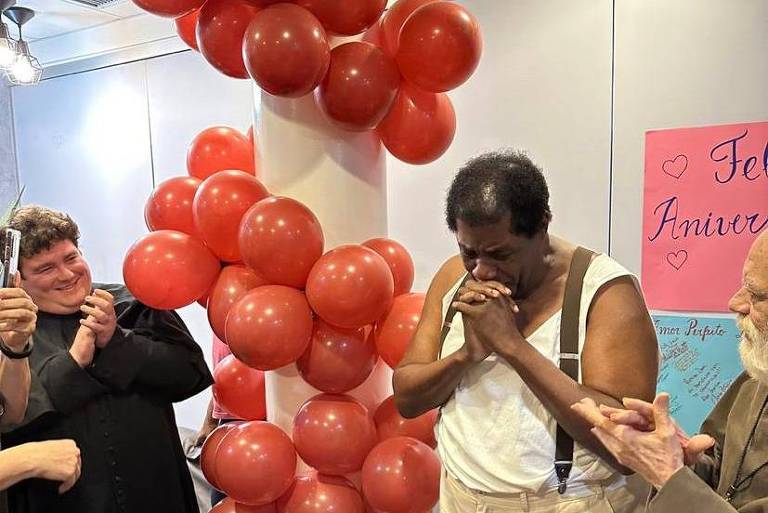 Tony Tornado completa 93 anos e se emociona com festa surpresa de colegas; veja vídeo