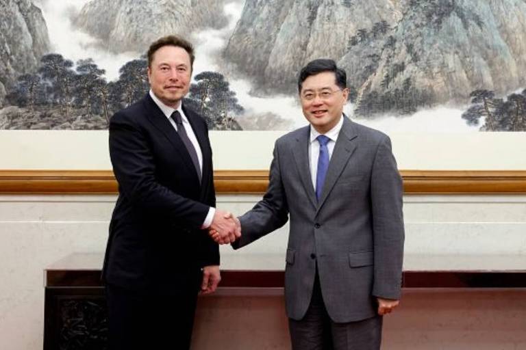 Elon Musk e o chanceler Qin Gang se reúnem em Pequim, em 30 de maio de 2023