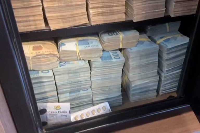 PF acha cofre superlotado de dinheiro em operação contra aliados de Lira