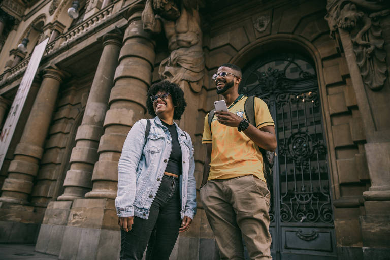 Williane Priscila e Waylland Vinícius Pinheiro, irmãos da zona leste, que foram degustar brunch no Theatro Municipal