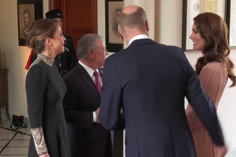Príncipe William e Kate Middleton participam de casamento do príncipe da Jordânia