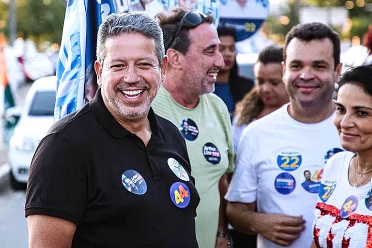 Arthur Lira e seu assessor Luciano Cavalcante (de branco) em evento em Alagoas em outubro de 2022