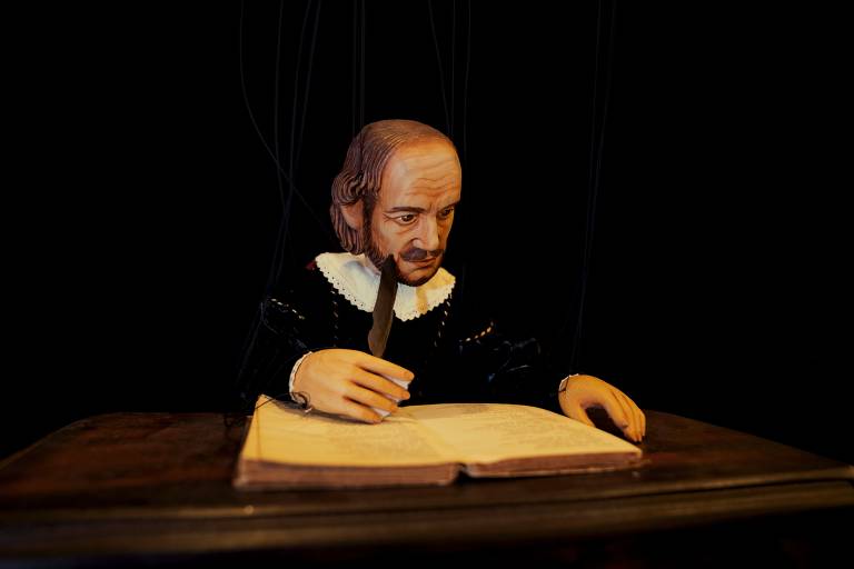 Peça com marionetes faz releitura de Shakespeare para adultos