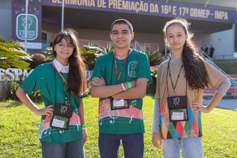 Alunos de escolas públicas voam pela primeira vez para receber medalha de ouro em olimpíada de matemática