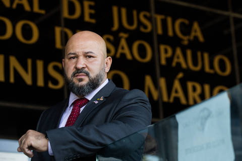 SAO PAULOS/ SP, BRASIL, 06-07-2023. Retrato do policial Wanderlei Vignoli, que foi agredido em junho de 2013 por black blocs, e virou advogado criminalista.   (Foto: Zanone Fraissat/Folhapress, PODER)***EXCLUSIVO****