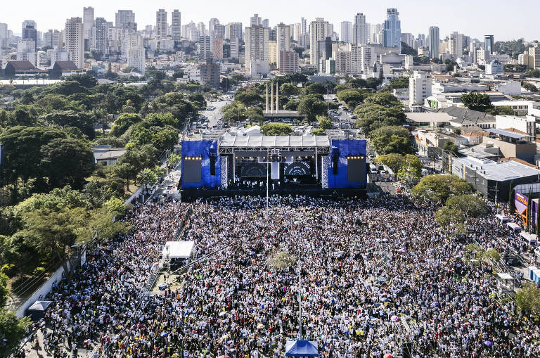 Veja imagens de edições da Marcha para Jesus