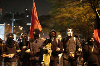 Movimentos sociais fazem ato em frente a sede da Rede Globo de Televisao, na zona sul da cidade.