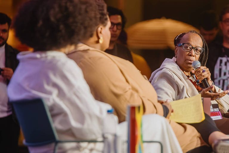 Na Feira do Livro, Sueli Carneiro escancara racismo que ainda divide o Brasil