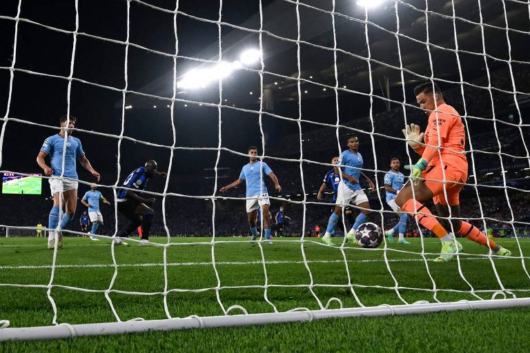 Ederson faz defesas decisivas para assegurar título europeu do Manchester City