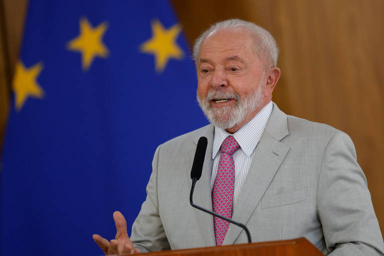 O presidente Lula e a presidente da Comissão Europeia, Ursula von der Leyen, durante declaração conjunta à imprensa após reunião bilateral, no palácio do Planalto