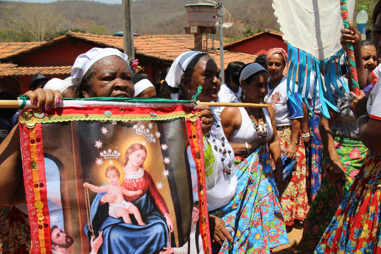 Fotografias e entrevistas feitas em 60 comunidades quilombolas do Vale do Jequitinhonha fazem parte da mostra que fica em cartaz até 8 de julho em Chapada do Norte (MG)