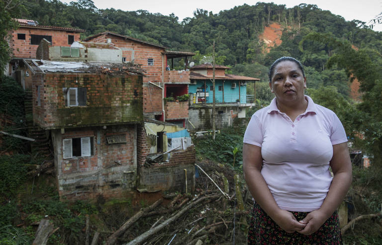 Medo, falta d'água e alagamento são rotina em áreas de risco no litoral norte