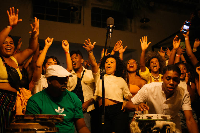 Veja fotos da roda de samba do Poeira Pura, na zona norte de São Paulo