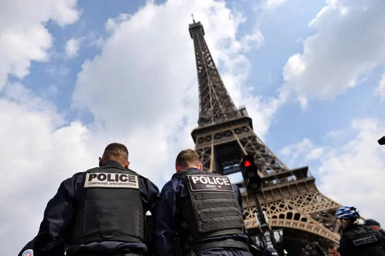 Polícia prende grupo especializada em aplicar golpes na Torre Eiffel