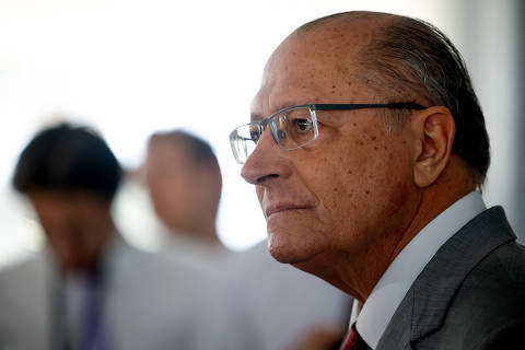 BRASILIA, DF,  BRASIL,  14-06-2023, 12h00: O vice presidente Geraldo Alckmin fala com jornalistas após reunião do presidente Lula com empresários do setor varejista. (Foto: Pedro Ladeira/Folhapress, PODER)