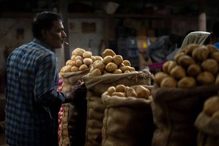 Batatas à venda em mercado