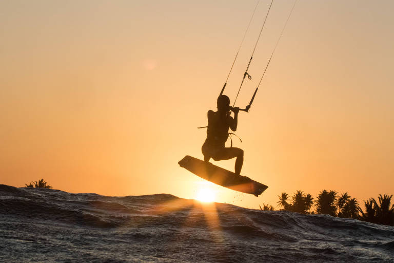 Praia do Preá, colada em Jericoacoara, vira meca do kitesurfe no Ceará