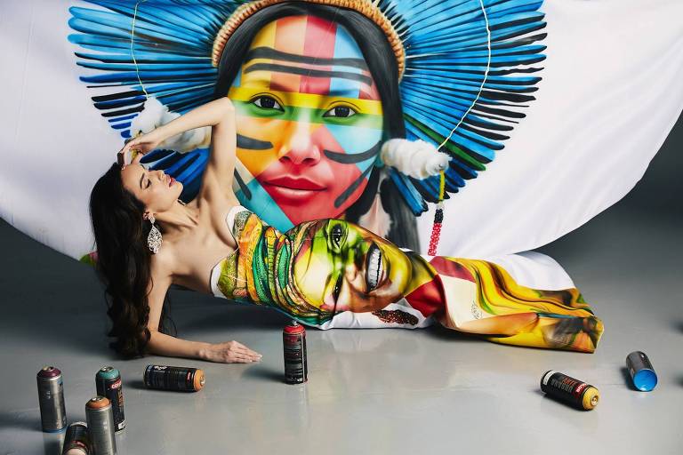 Mia Mamede coroa nova Miss Universo Brasil com obra de Eduardo Kobra no vestido