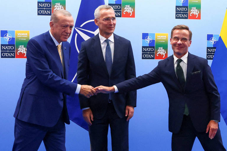 O turco Erdogan, Stoltenberg, da Otan, e o sueco Kristersson em foto antes de encontro em Vilnius