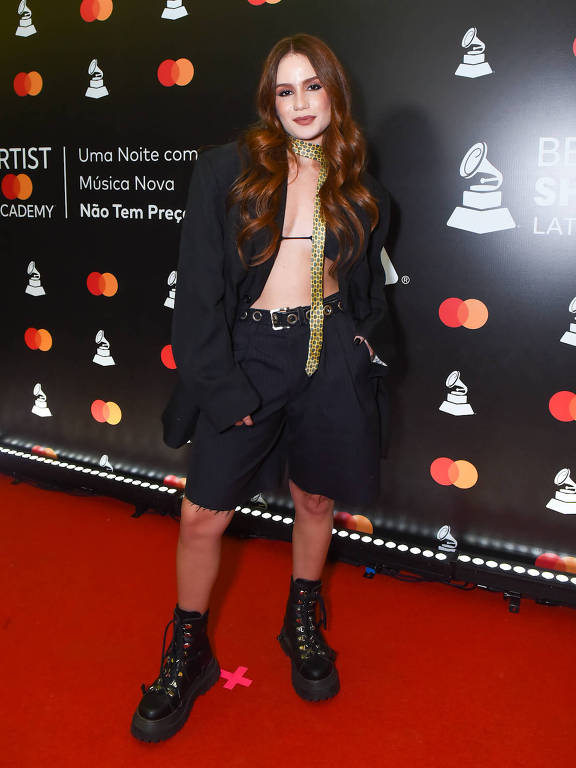 Red Carpet: Famosos no Latin Grammy 'Best New Artist Showcase'