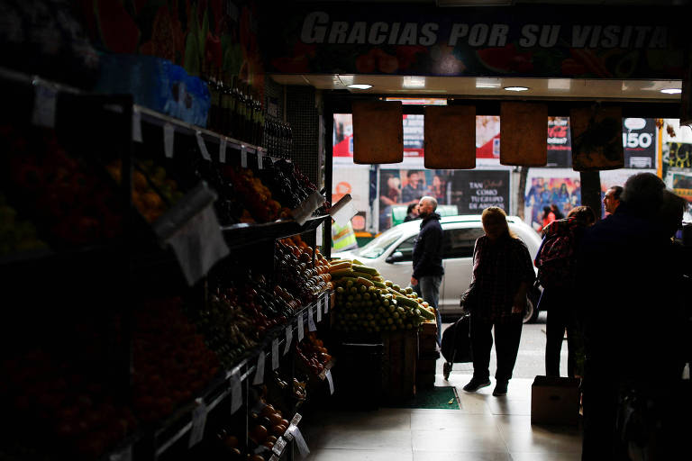 Crise econômica na Argentina gera 'turismo de supermercado' de países vizinhos