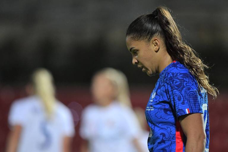 A Francesa Delphine Cascarino, que ficará fora da Copa do Mundo por lesão no joelho