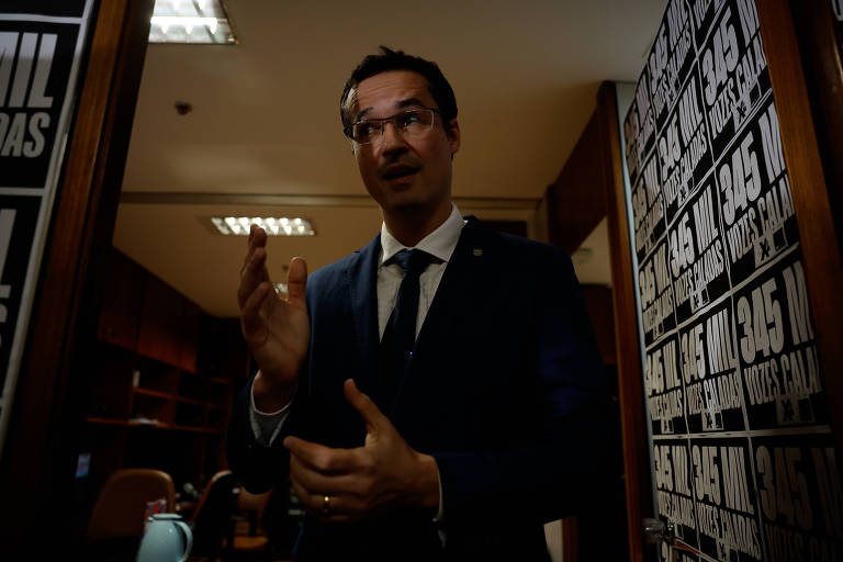 O deputado cassado Deltan Dallagnol (Podemos-PR) após a decisão da mesa diretora da Câmara que confirmou a sua cassação, determinada pelo TSE