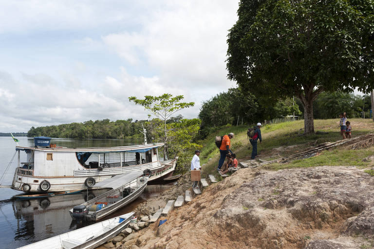 Agentes de Saúde chegam de barco no Distrito Sanitário Especial Indígena (DSEI) do Alto do Rio Negro para ação de Combate à Malária