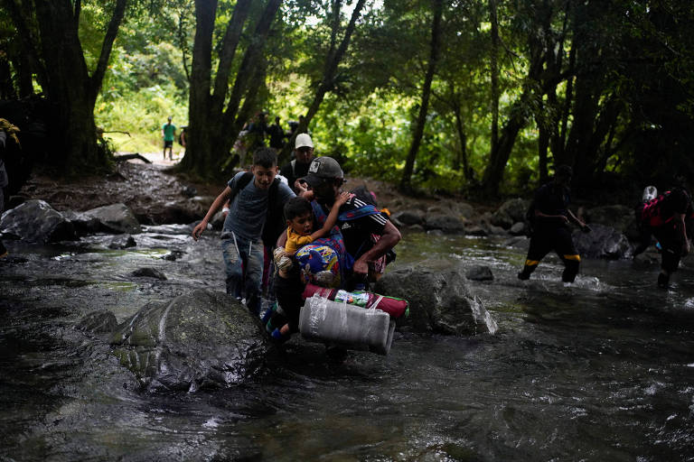Selva de Darién, palco de crise migratória, vira ímã para turistas de aventura
