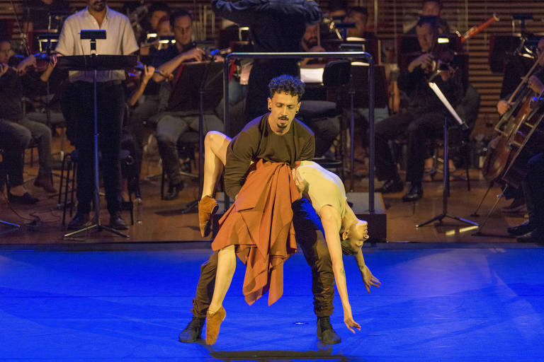 Dançarinos e orquestra se mesclam na estreia nacional de 'Estancia'
