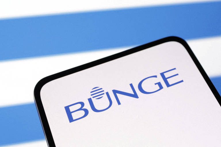 Logotipo da Bunge na tela de um celular