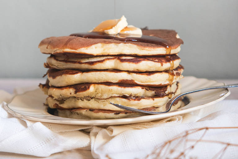 Aprenda a fazer panqueca americana fofinha para o café da manhã