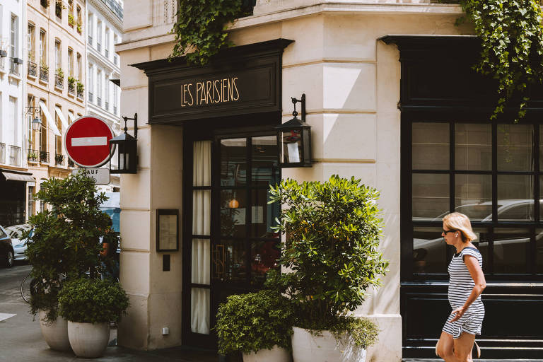 Les Parisiens, um bistrô no andar térreo do hotel Pavillon Faubourg St.-Germain, no coração de um dos bairros mais elegantes de Paris