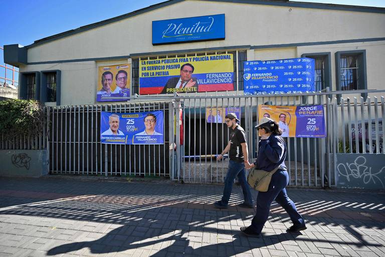 Fachada do local onde o candidato à Presidência do Equador Fernando Villavicencio foi assassinado, em Quito
