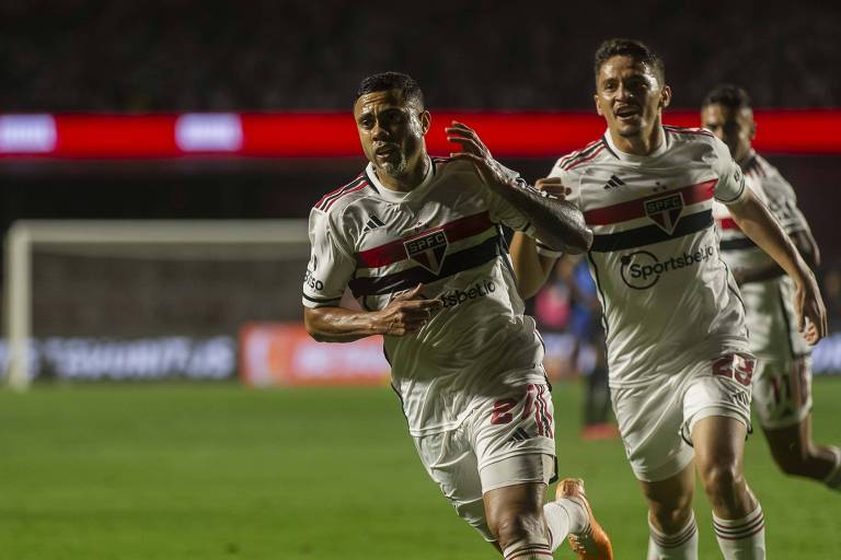 Wellington Rato comemora gol em partida contra o Corinthians pela semifinal da Copa do Brasil