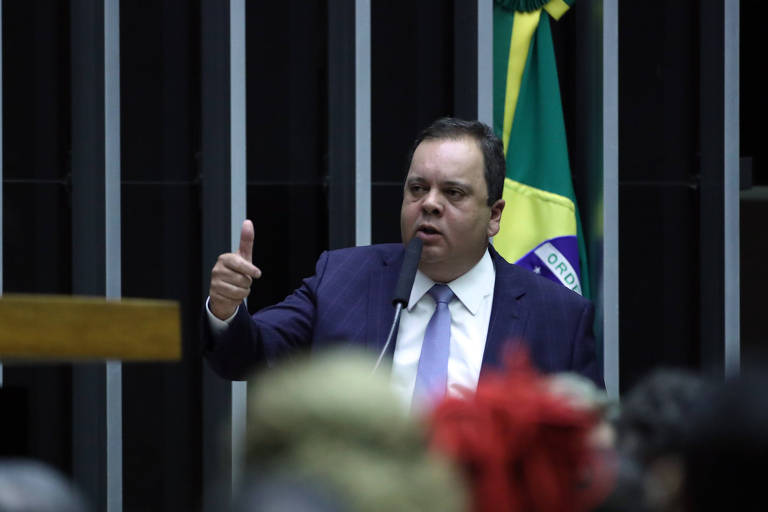 O deputado Elmar Nascinemto (União-BA), relator do projeto dos direitos autorais