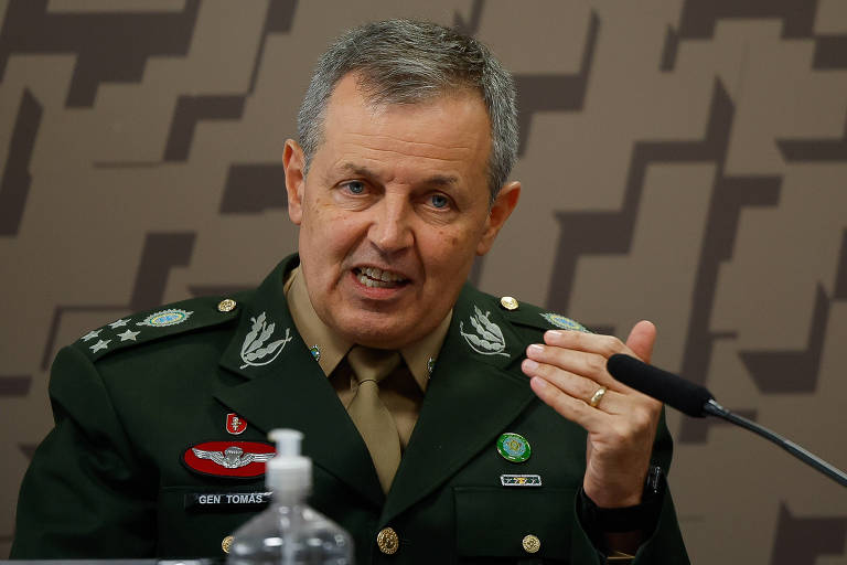 Leitores comentam ordem de união de comandante do Exército