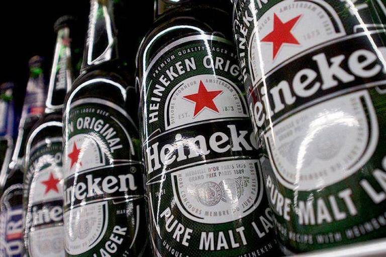 Cervejas da Heineken em supermercado