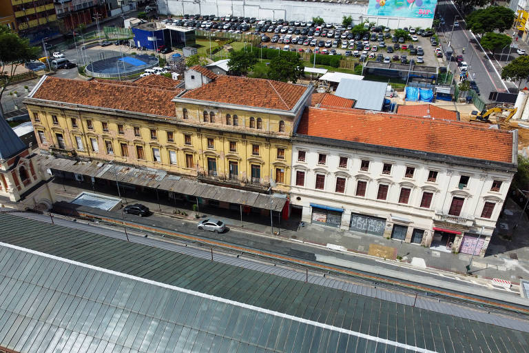 Edifício do século 19 da rua Mauá precisa urgente de restauração