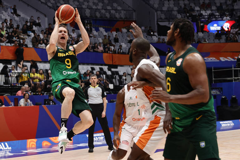 Brasil sofre, mas bate Costa do Marfim e avança na Copa do Mundo de basquete