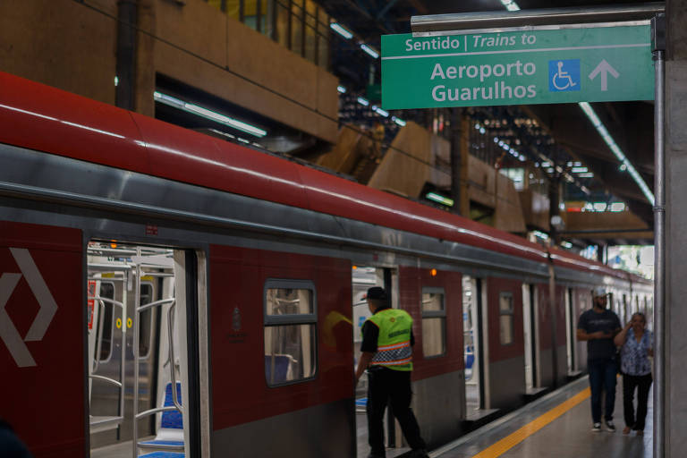 Em 1º dia de operação, embarque na Barra Funda de trem para aeroporto de Guarulhos é tranquilo