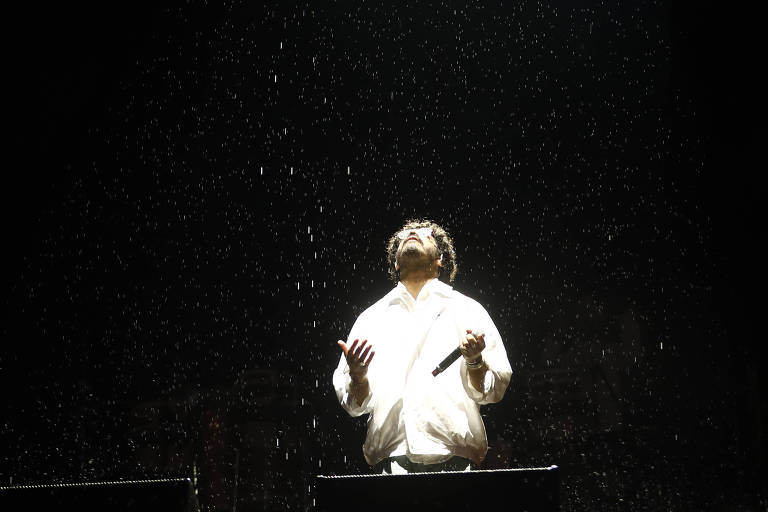 Criolo e Planet Hemp mesclam repertórios em show ensopado pela chuva no The Town