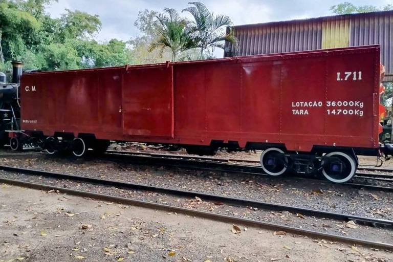 Vagão fabricado nos anos 1950 é restaurado e volta aos trilhos em SP