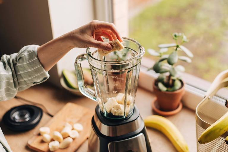 Frutas no liquidificador não perdem nutrientes, mas podem saciar menos