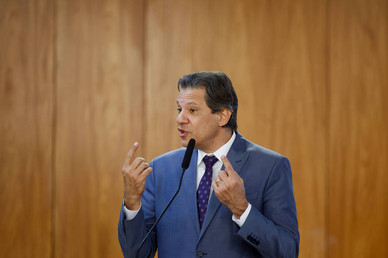 Haddad diz que apoia projeto contra supersalários no serviço público