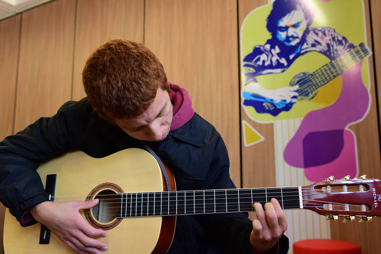  Conheça a Escola Pública de Música Yamandu Costa