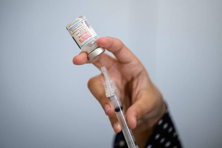 Vacina atualizada para novas cepas da Covid pode ser mais eficaz que a bivalente, diz estudo